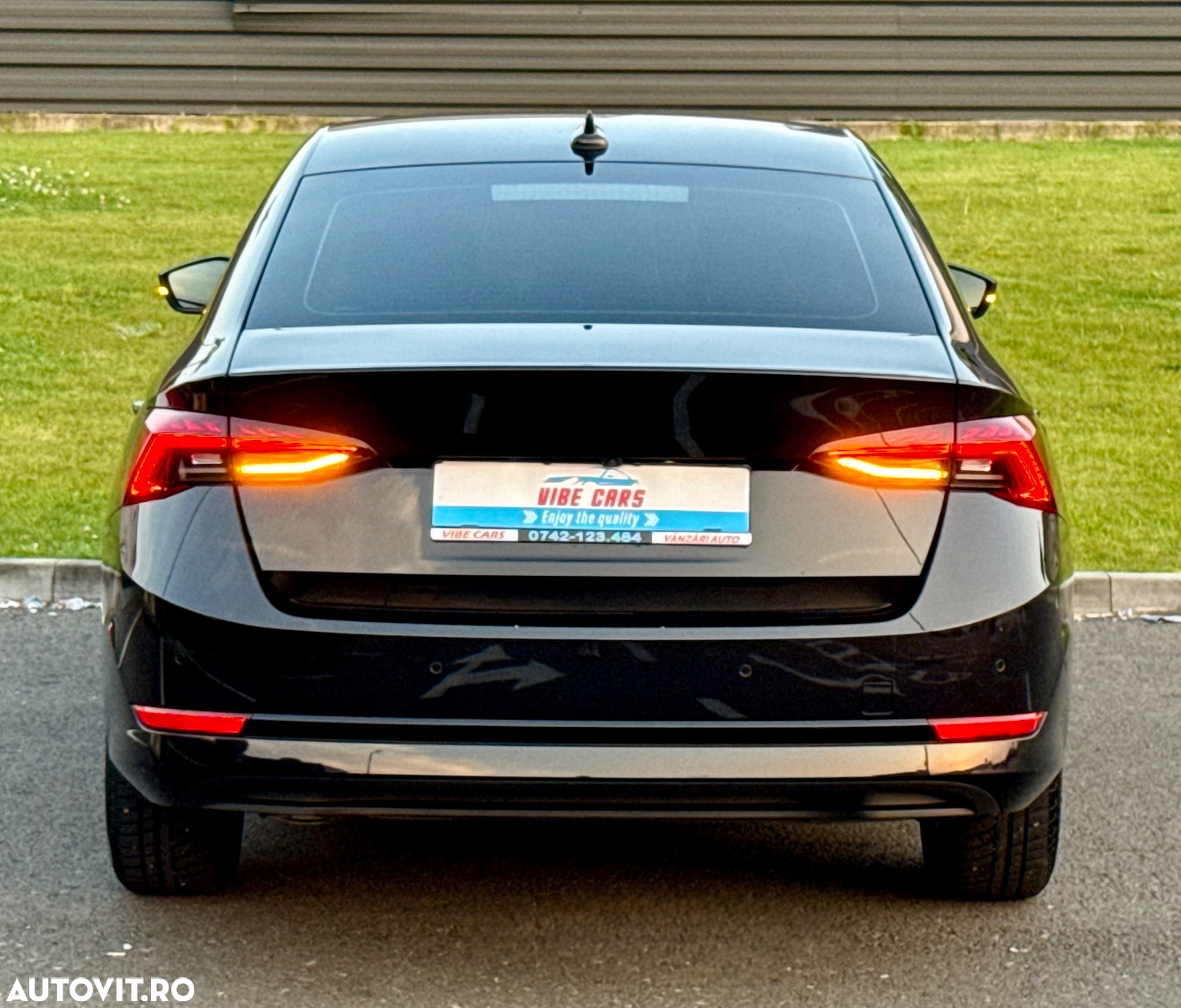 Skoda Octavia 2.0 TDI DSG Sportline - 5