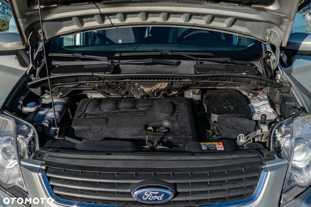 Ford Kuga - 10