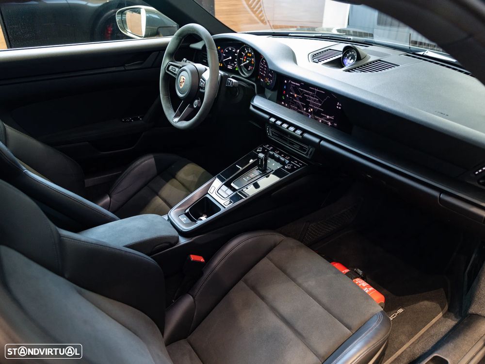 Porsche 911 (992) Carrera 4 GTS PDK - 39