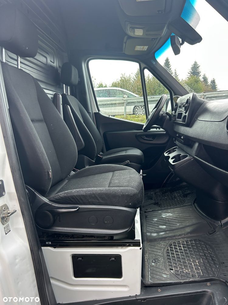 Mercedes-Benz Sprinter - 20