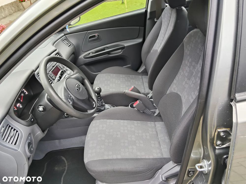 Kia Rio 1.4 EX Top - 22