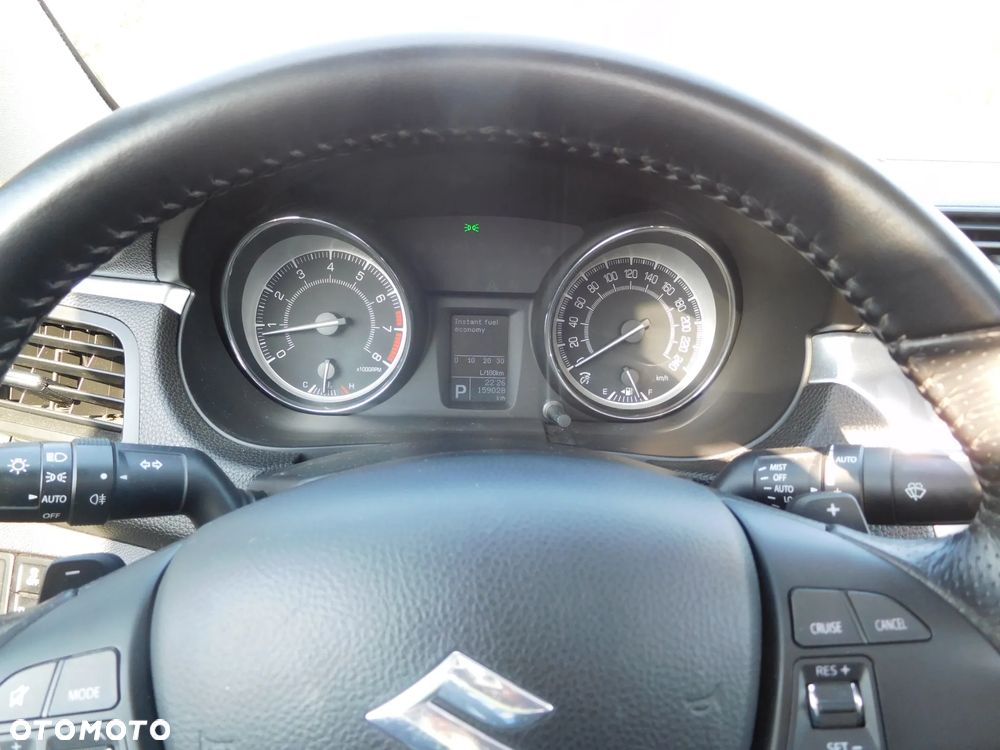 Suzuki Kizashi 2.4 Sport 4WD CVT - 10