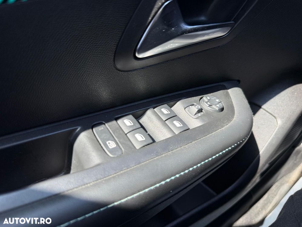 Peugeot 208 1.2 L PureTech STT EAT8 Active Pack - 21