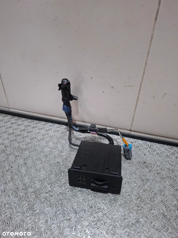 Wejście USB AUX SD Mazda 3 2014 rok nr BHP1669U0 - 1