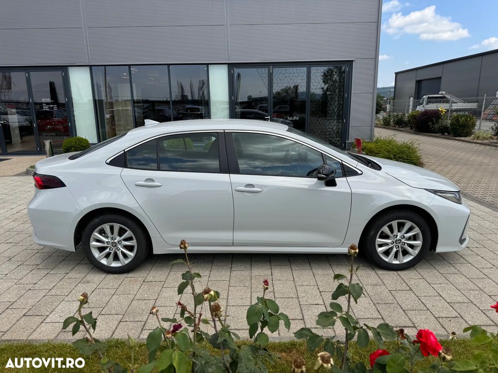 Toyota Corolla 1.8 HSD Business - 8