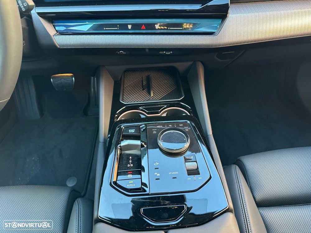 BMW i5 Touring eDrive40 - 11