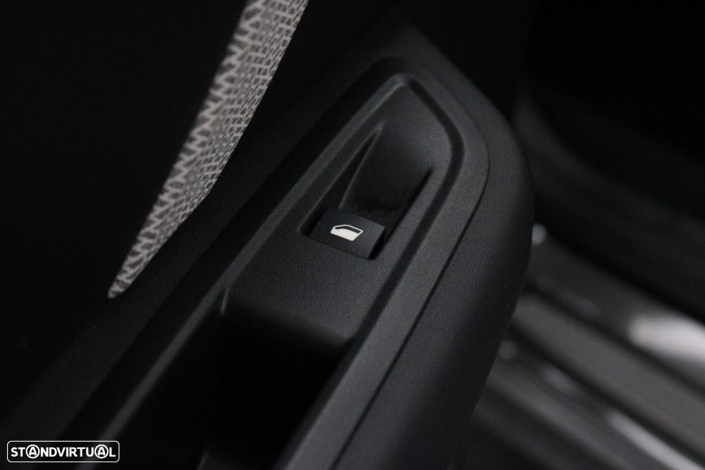 Citroën C4 X 1.2 PureTech Max EAT8 - 34