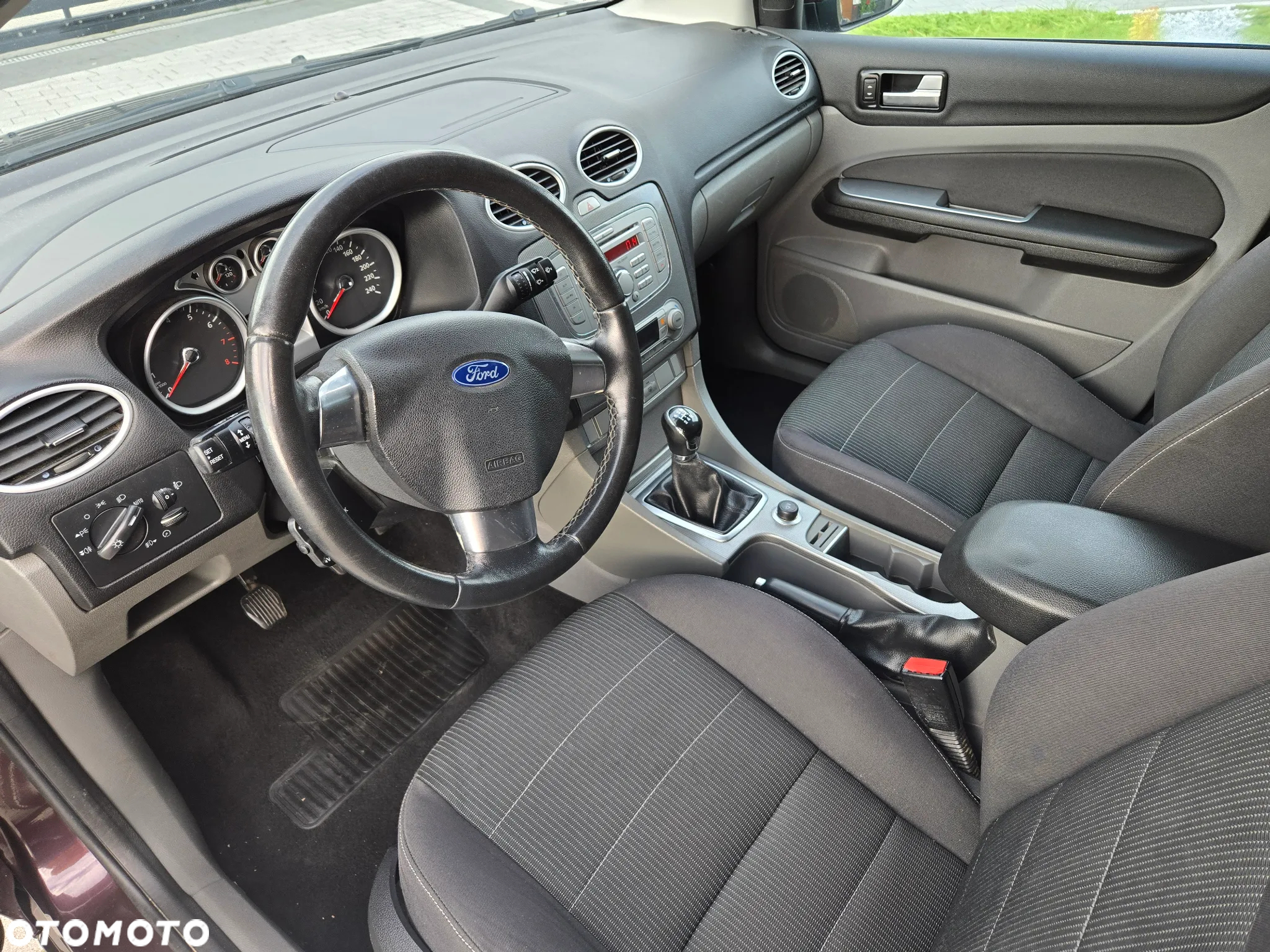 Ford Focus 2.0 16V Titanium - 23