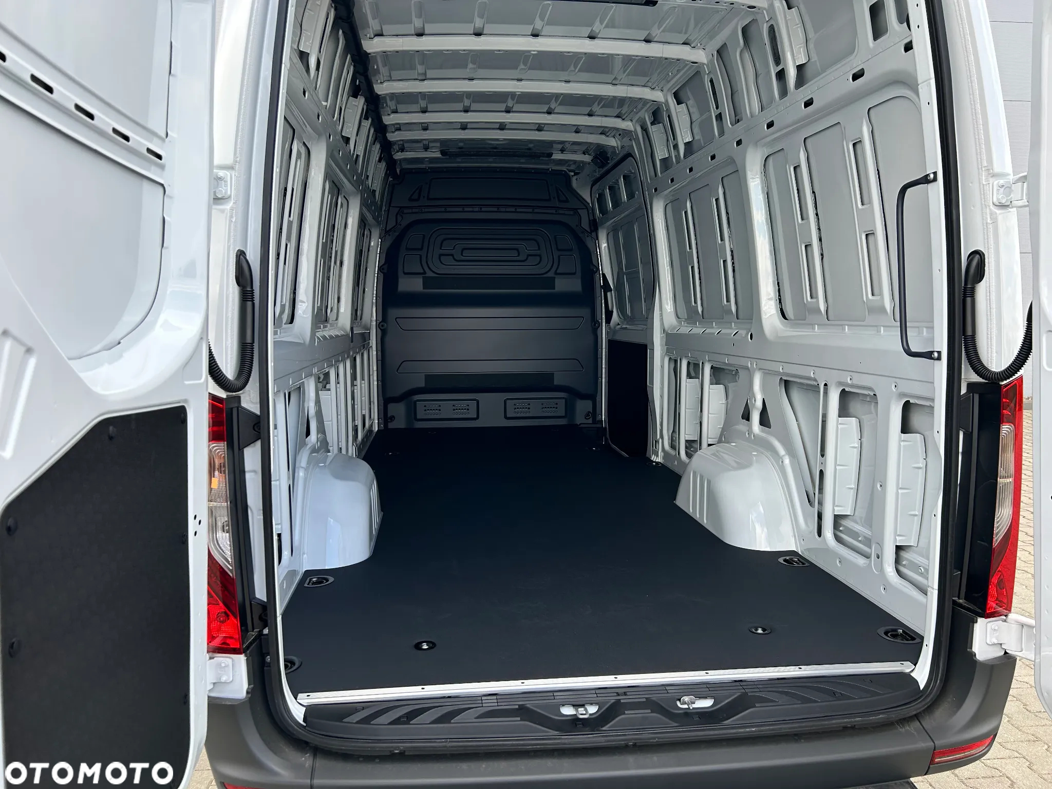 Mercedes-Benz eSPRINTER 314e FURGON DŁUGI - 7