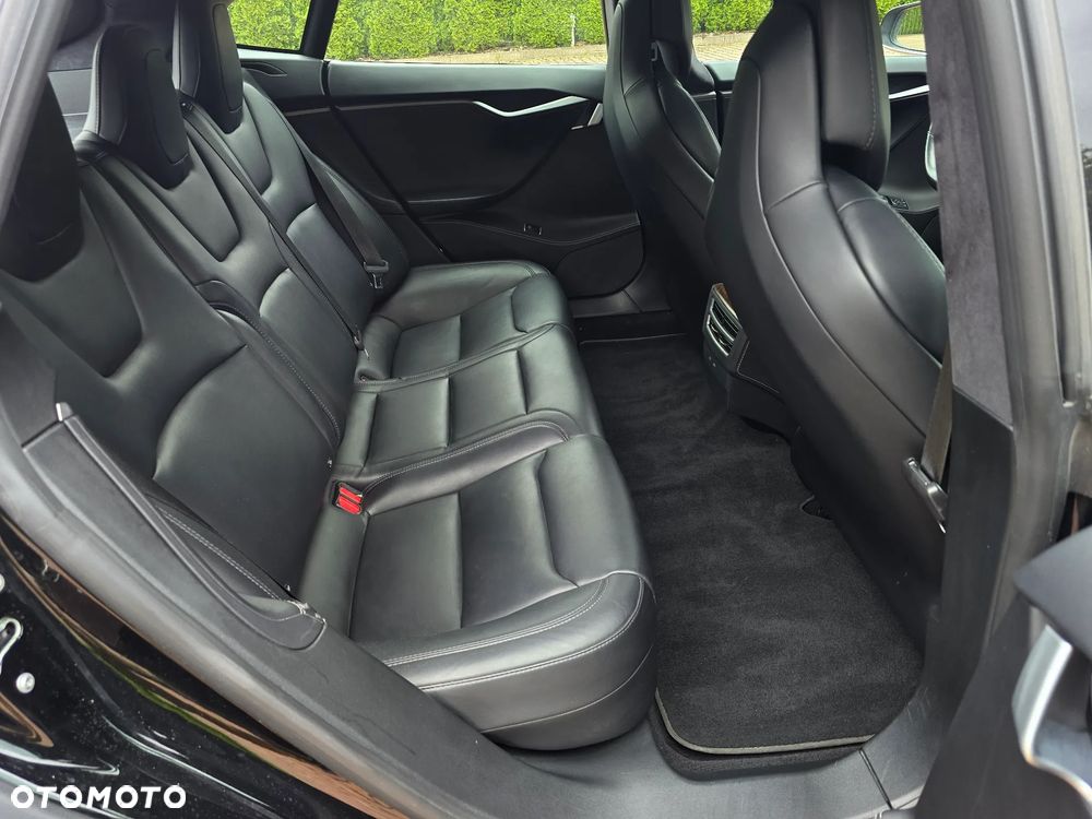 Tesla Model S - 26
