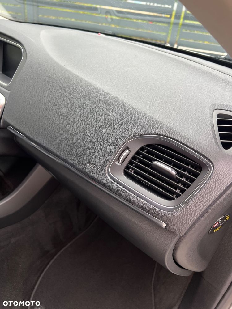 Volvo V40 D2 Drive-E Momentum - 22