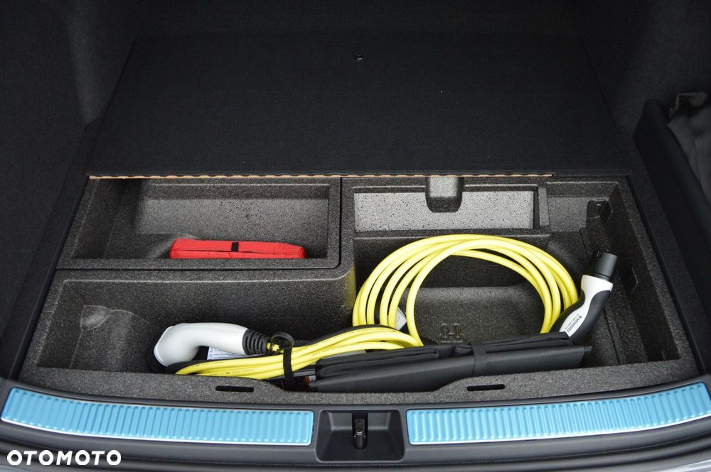 Volkswagen Passat Variant 1.5 TSI ACT mHEV R-Line Plus DSG - 27