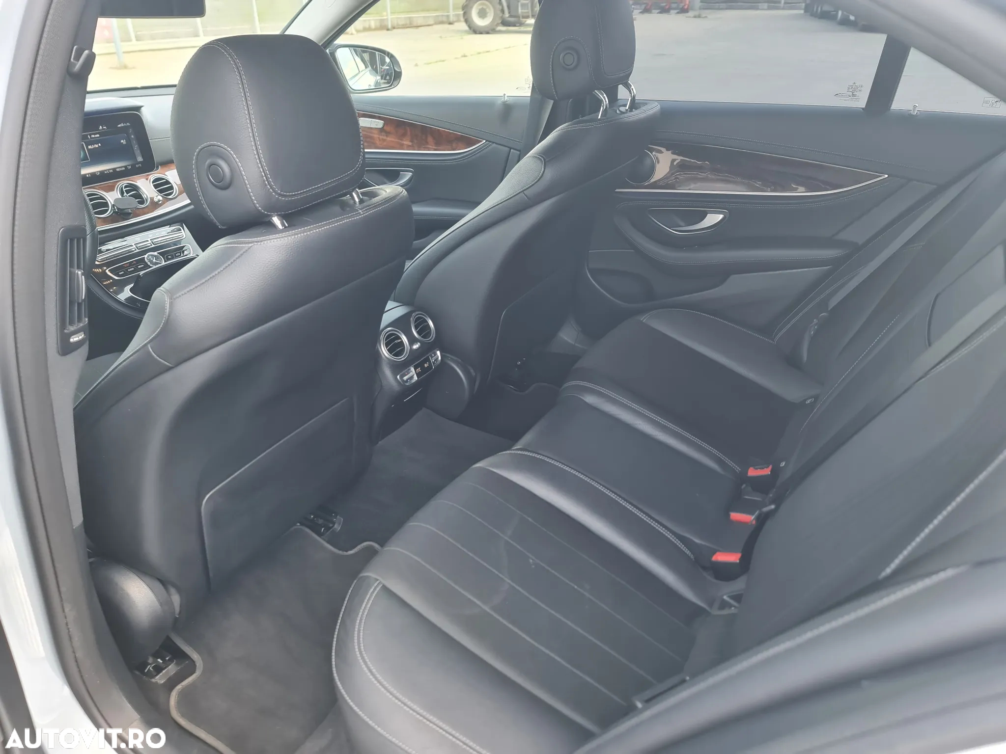 Mercedes-Benz E 220 d T 9G-TRONIC - 10
