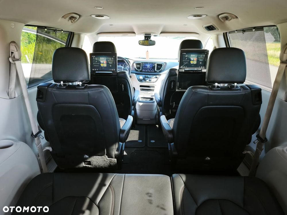 Chrysler Pacifica - 33