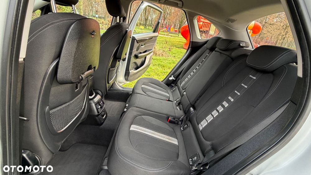 BMW Seria 2 218d Sport-Aut - 33