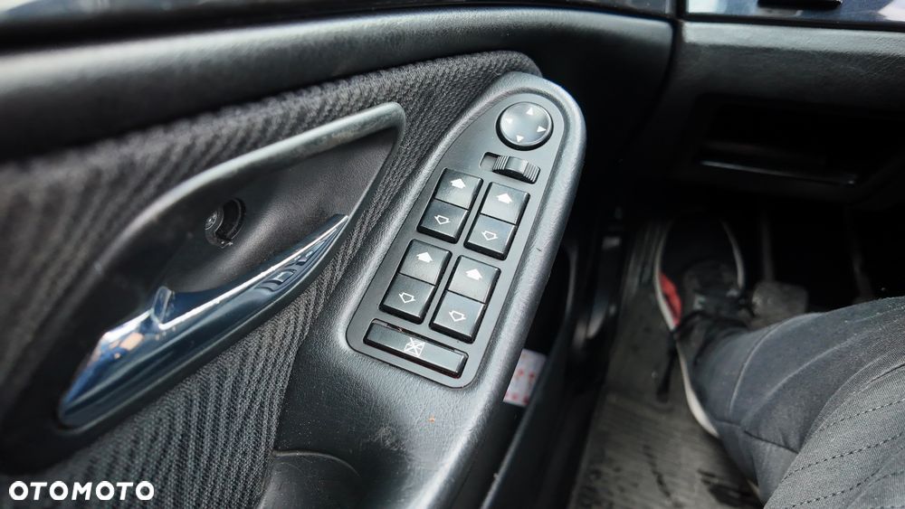BMW Seria 5 520i - 14
