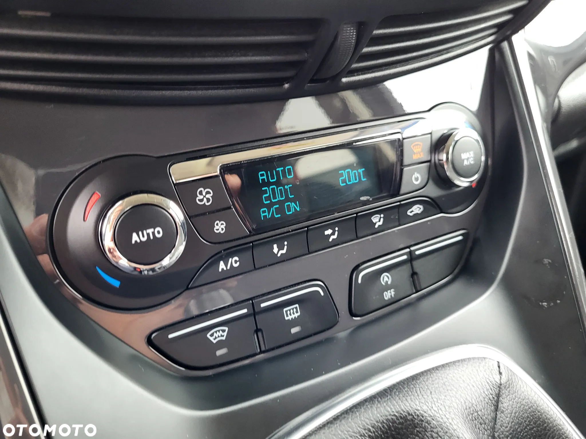 Ford Kuga 1.5 EcoBoost 2x4 Titanium - 32