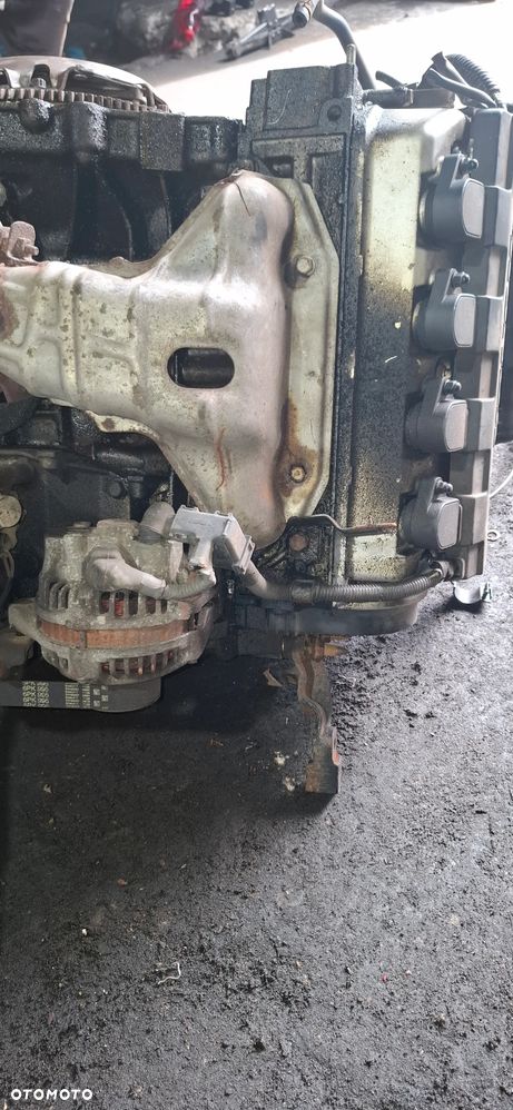Silnik Słupek HONDA CIVIC VII D14Z6 1.4 16V - 3