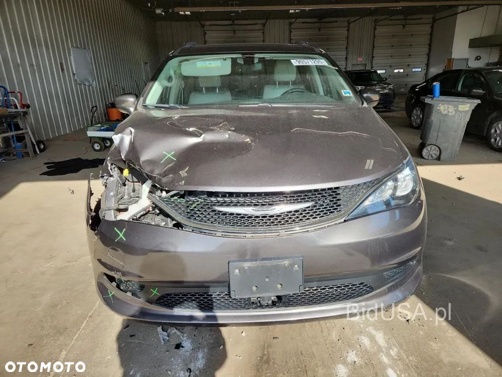 Chrysler Pacifica - 5