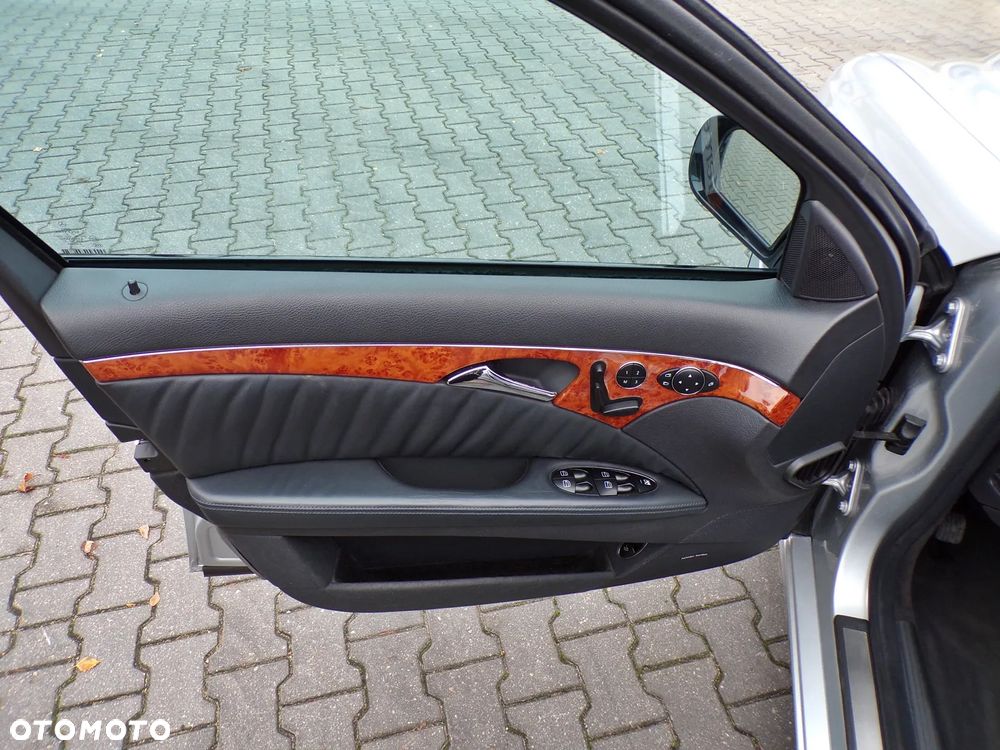 Mercedes-Benz Klasa E 500 T 4Matic Automatik Avantgarde - 17