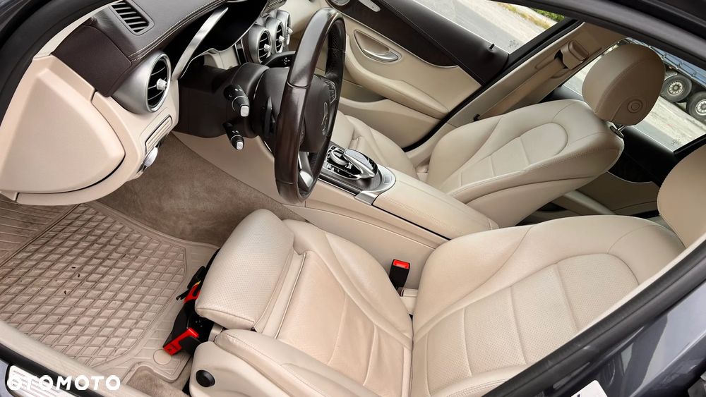Mercedes-Benz Klasa C 200 4-Matic 7G-TRONIC - 24