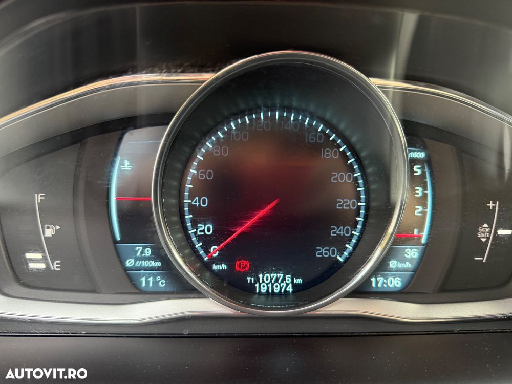 Volvo XC 60 D5 AWD Start-Stop Momentum - 8