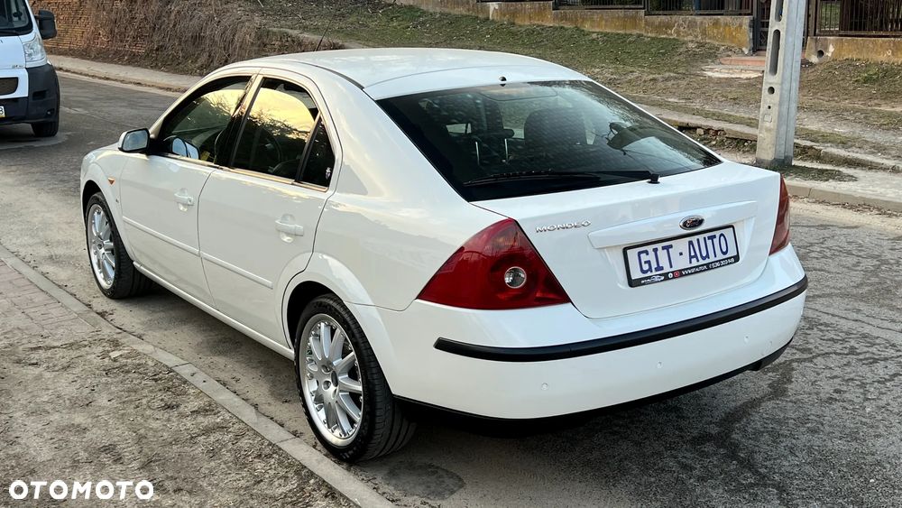 Ford Mondeo 2.5 V6 Ghia - 15