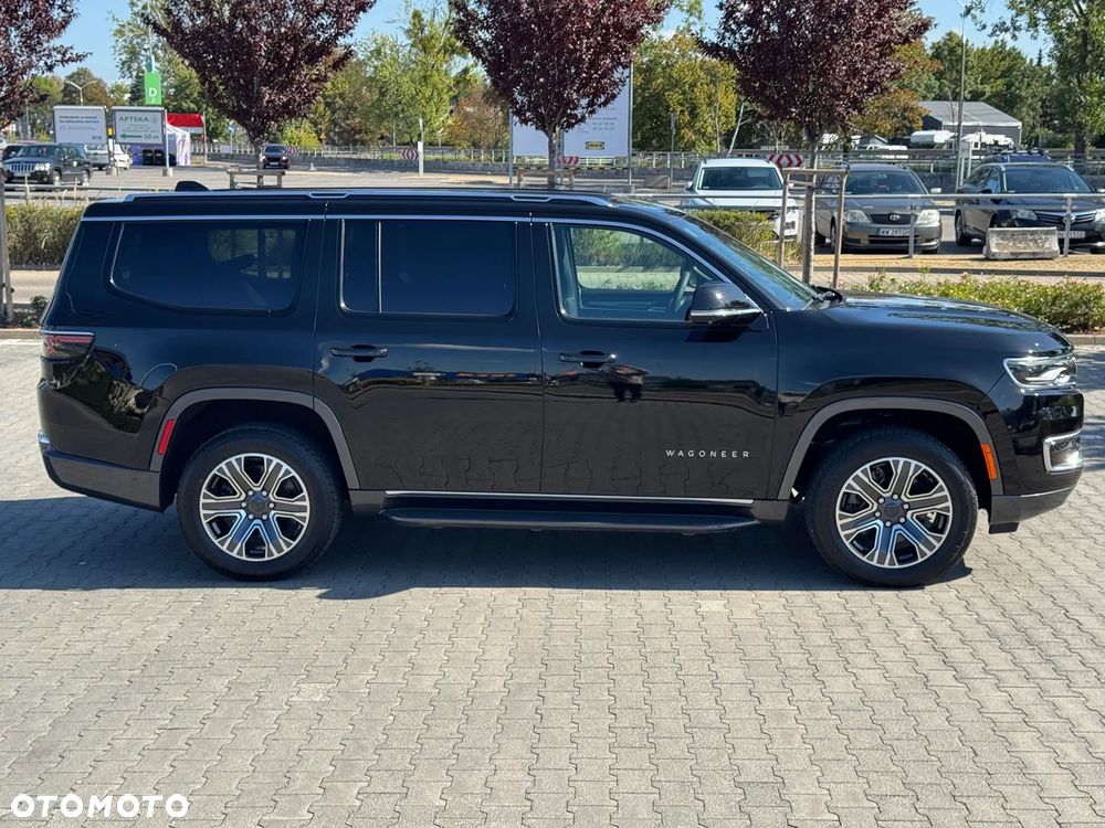 Jeep Wagoneer - 12