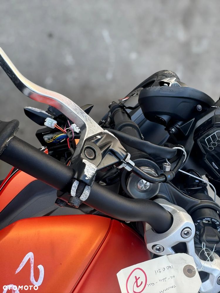Triumph Street Triple - 7