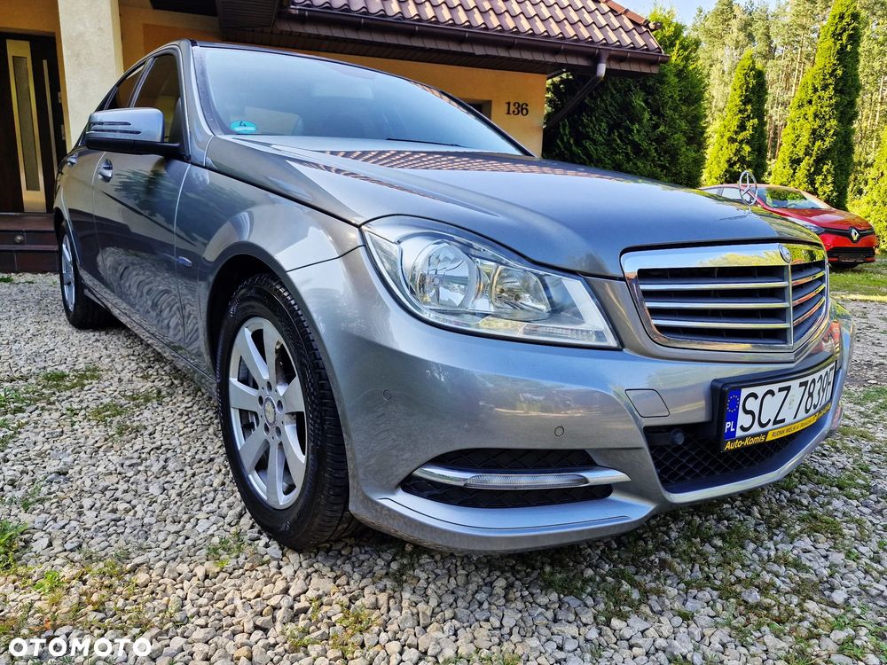 Mercedes-Benz Klasa C 180 CGI BlueEFFICIENCY Avantgarde - 2