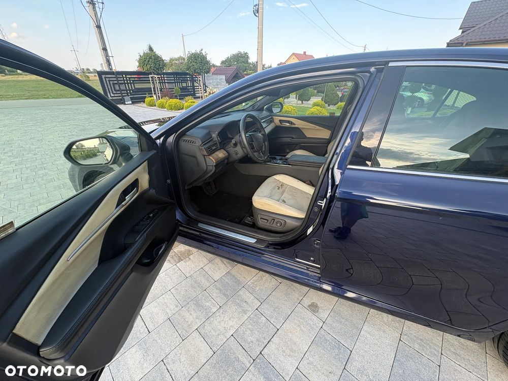 Toyota Camry 2.5 Hybrid Executive CVT - 18