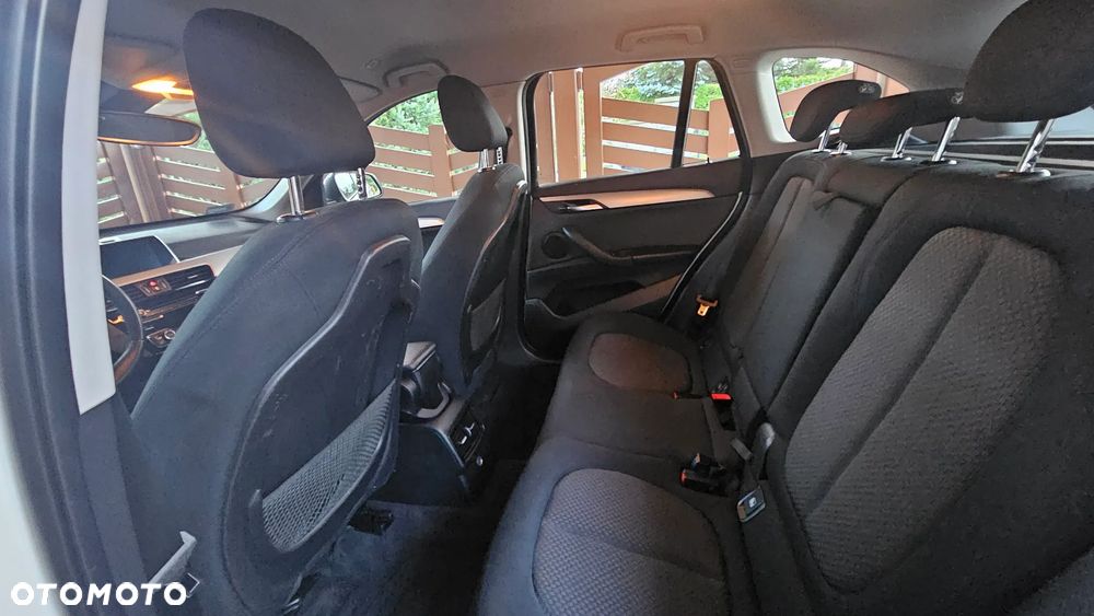 BMW X1 sDrive18i - 13