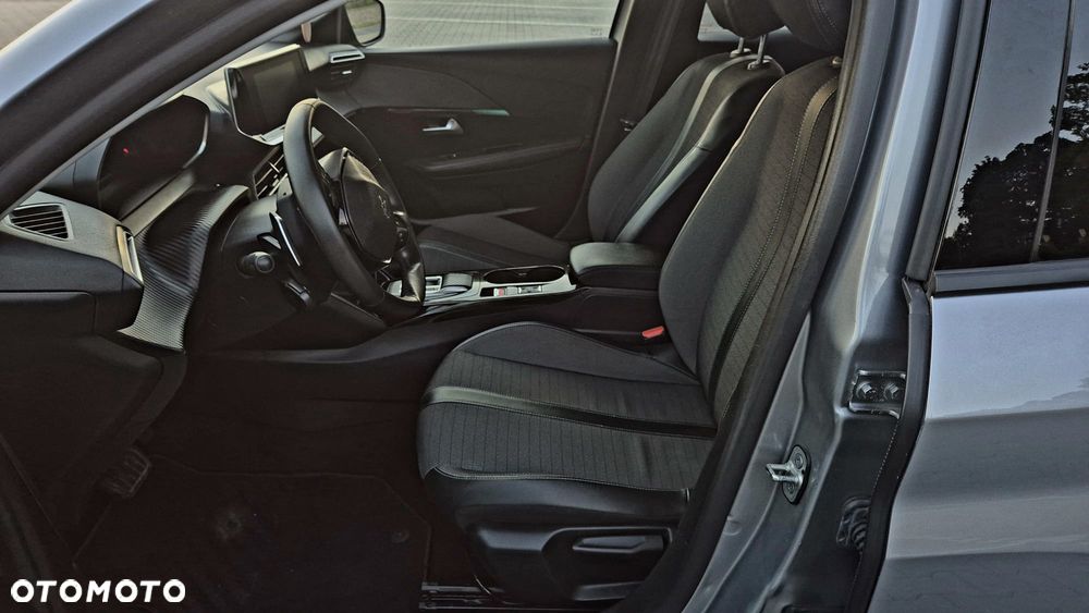 Peugeot 208 PureTech 100 EAT8 Allure - 14