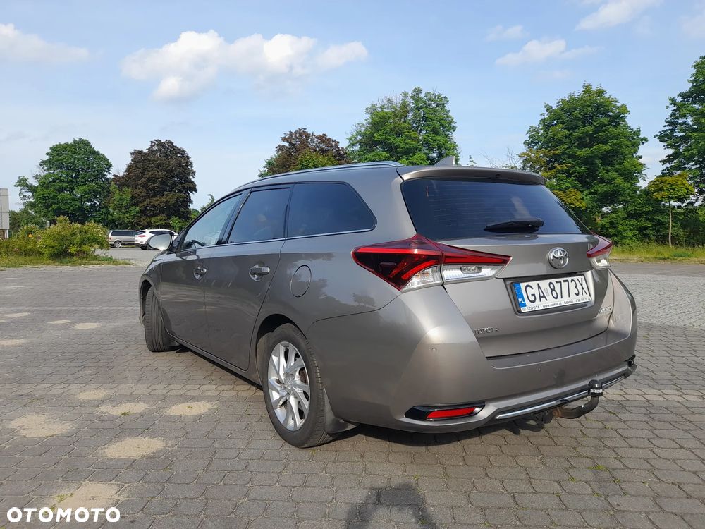 Toyota Auris 1.6 Premium Comfort - 4
