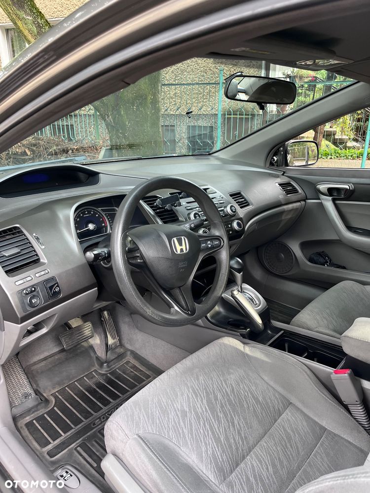 Honda Civic 1.8 LX Coupe - 6