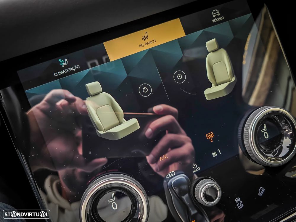 Land Rover Range Rover Evoque P300e R-Dynamic HSE - 35