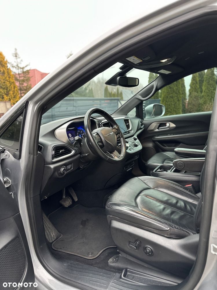 Chrysler Pacifica - 19