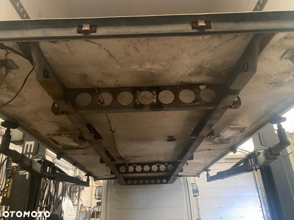Kontener 8-europalet 4.30 metra Sprinter Crafter Master Boxer Jumper Iveco - 13