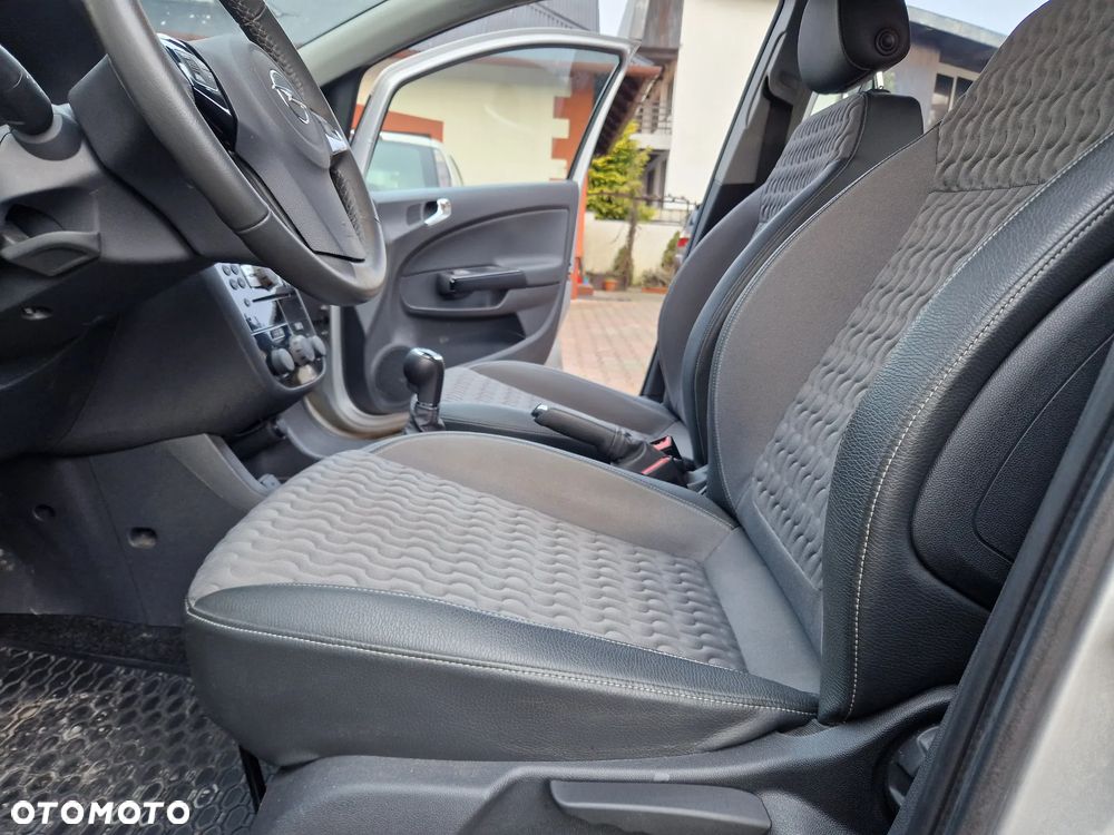 Opel Corsa 1.4 16V Cosmo - 23