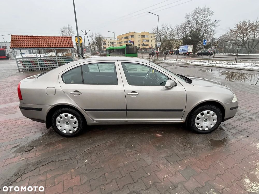 Skoda Octavia 1.6 Ambiente - 12