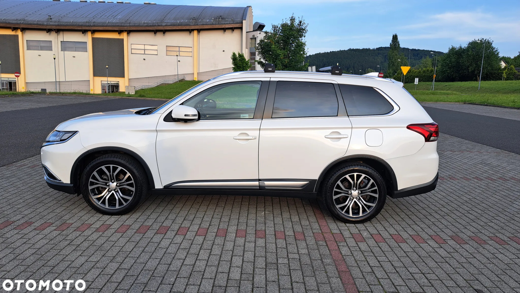 Mitsubishi Outlander 2.0 Instyle Navi 4WD CVT - 3