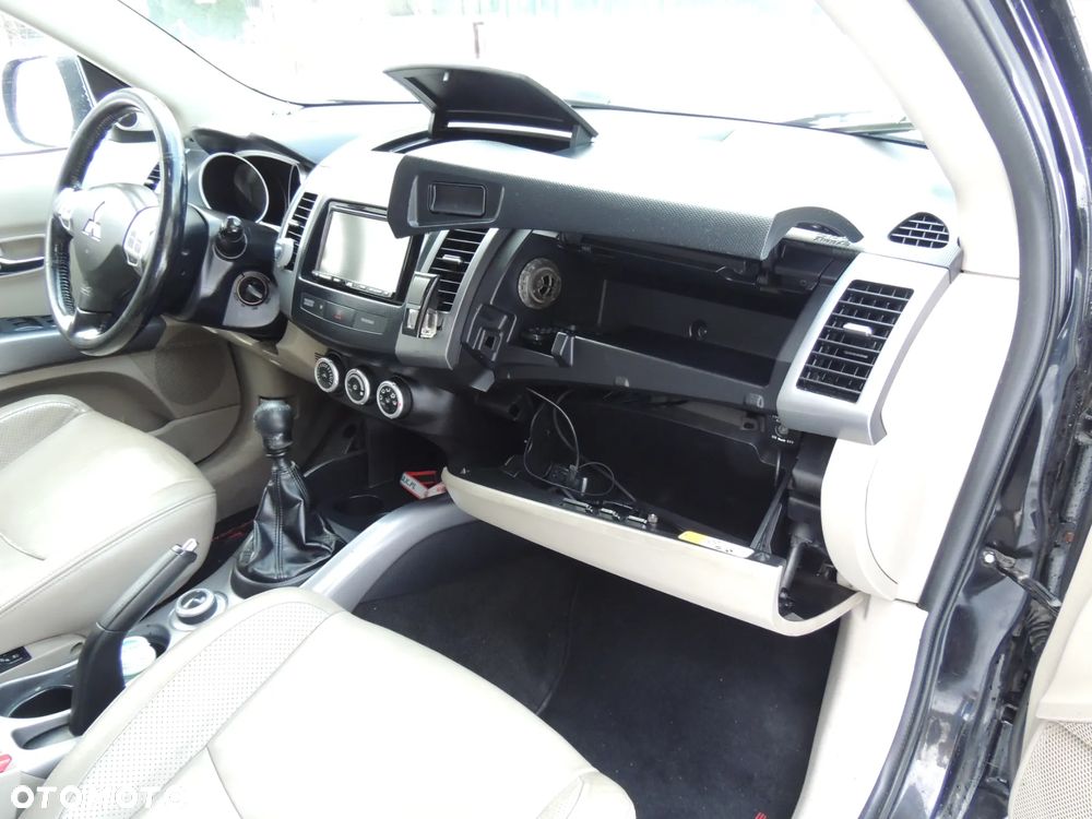 Mitsubishi Outlander 2.0 DID Instyle NAVI - 15