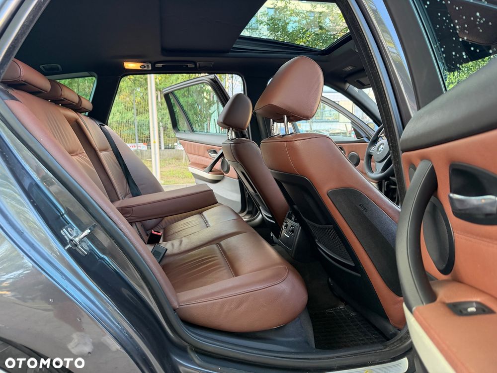 BMW Seria 3 330i - 11
