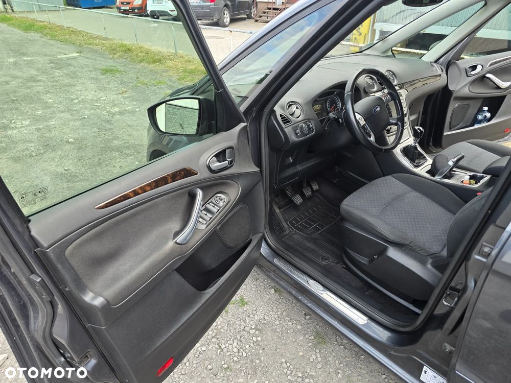 Ford Galaxy 2.2 TDCi Ghia - 14