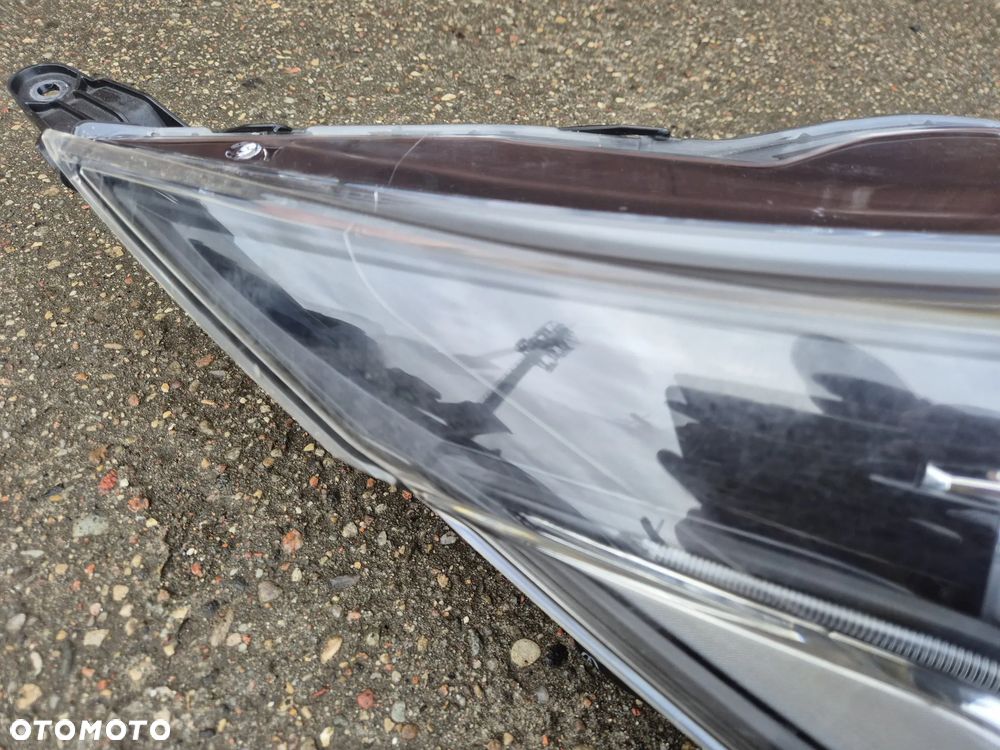 Toyota Aygo 2 II 14- reflektor przedni prawy lampa - 3