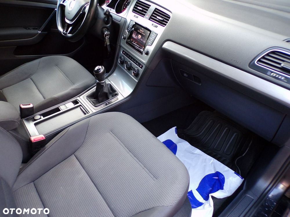 Volkswagen Golf - 24