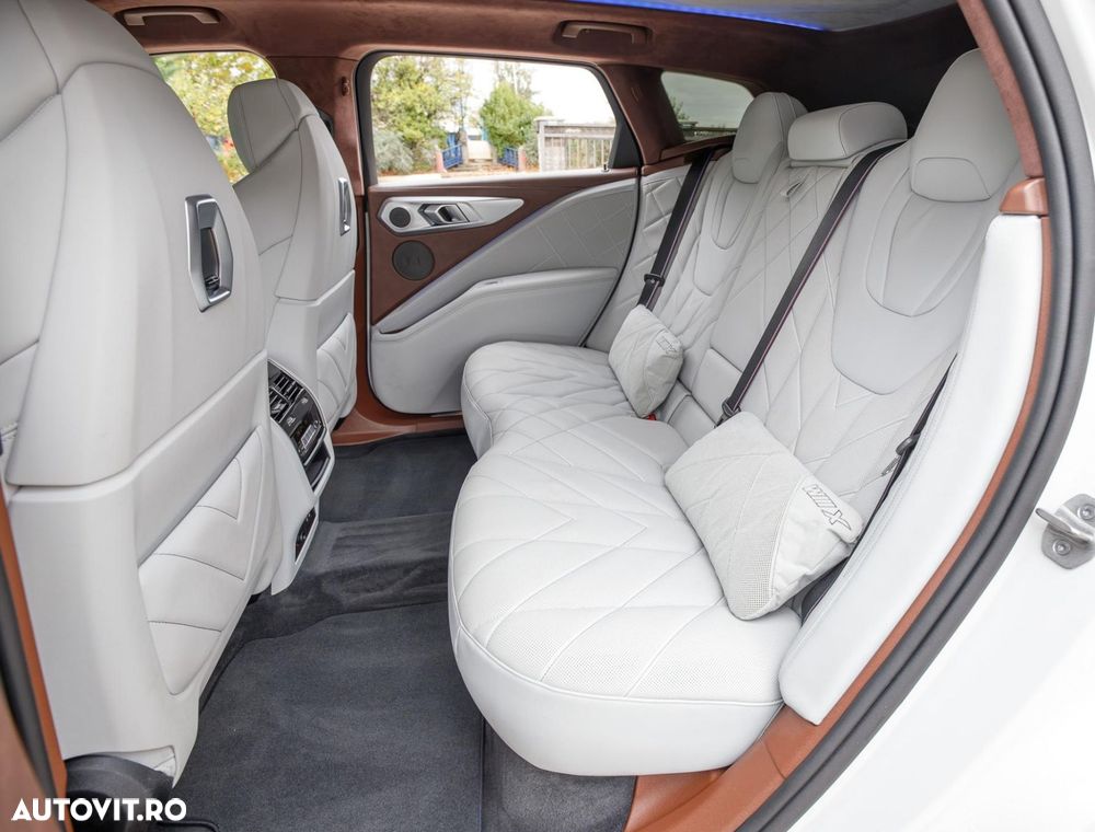 BMW XM 50e - 23