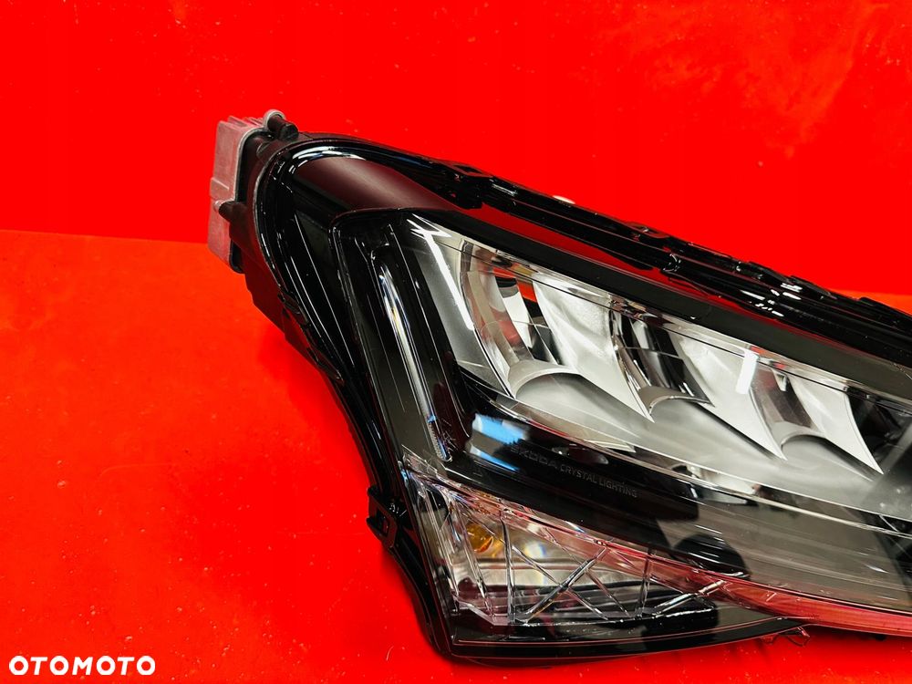 LAMPA PRAWA SKODA SUPERB 3V1 LIFT CRYSTAL LED - 2