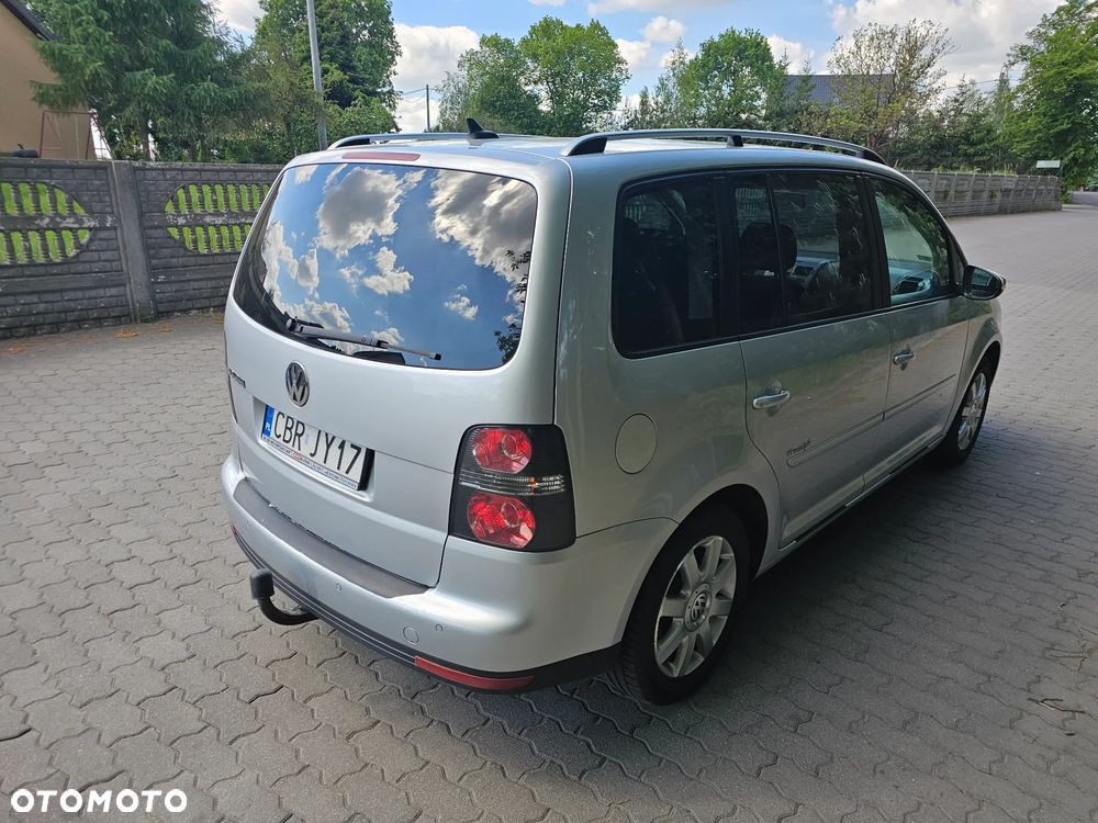 Volkswagen Touran 1.6 Conceptline - 4