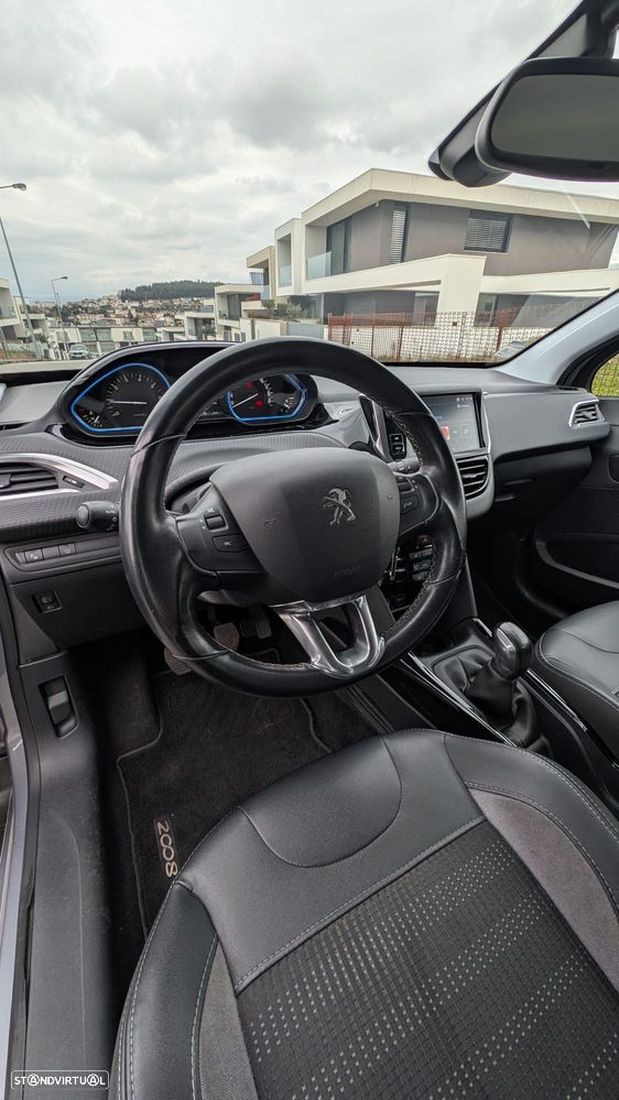 Peugeot 2008 1.2 PureTech Style - 6